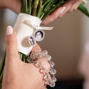 Relicario de plata para ramo de novia