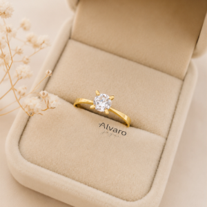 Anillo de Compromiso Clásico de 4 dientes en Oro 18 kt
